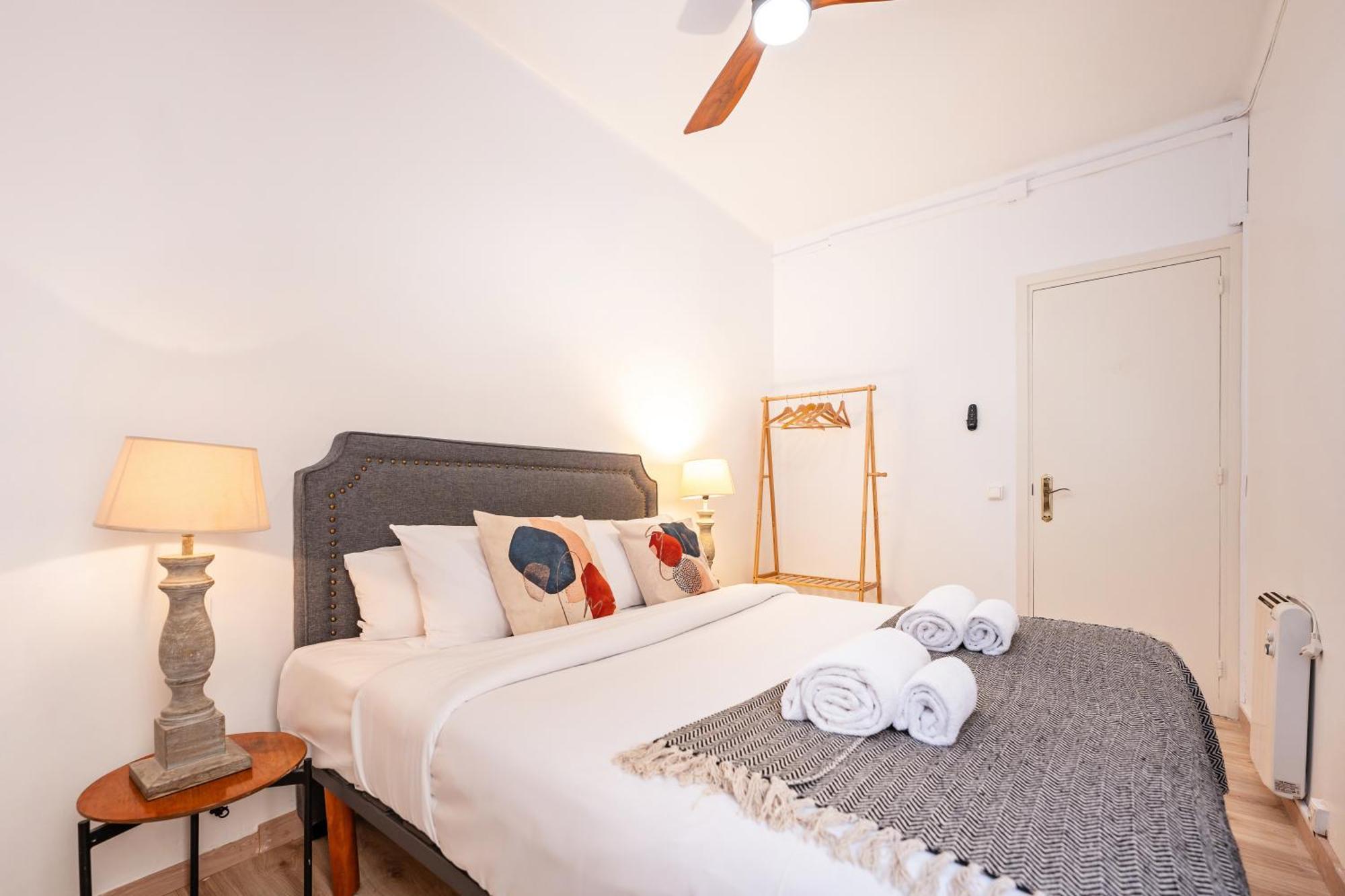Appartamento Rocafort In Eixample Barcellona